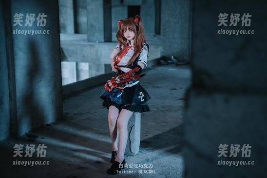 白莉爱吃巧克力 福利加持!白莉爱吃巧克力的职业装写真,职场穿搭的另一种可能?