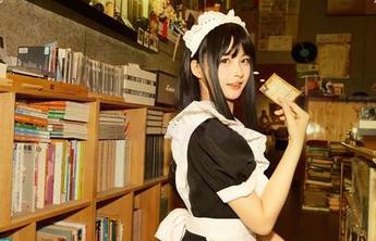 白莉爱吃巧克力最新力作：在深巷里，女仆、原理猪、还有飞天的汉堡，等你来围观！