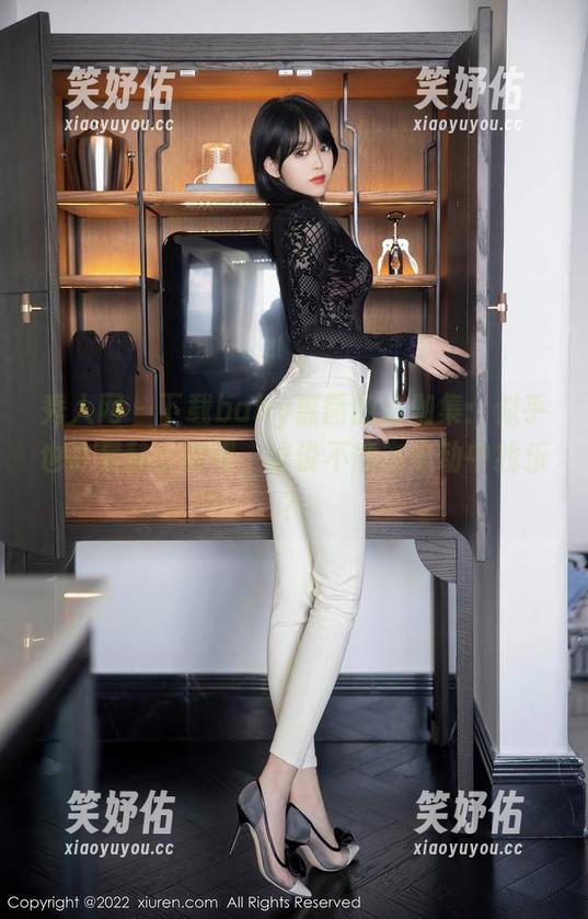 秀人网-baby嘉茵 秀人网 - 下载baby嘉茵的瑜伽集:似乎也许是静止的吧,谁说不能在运动中找乐?