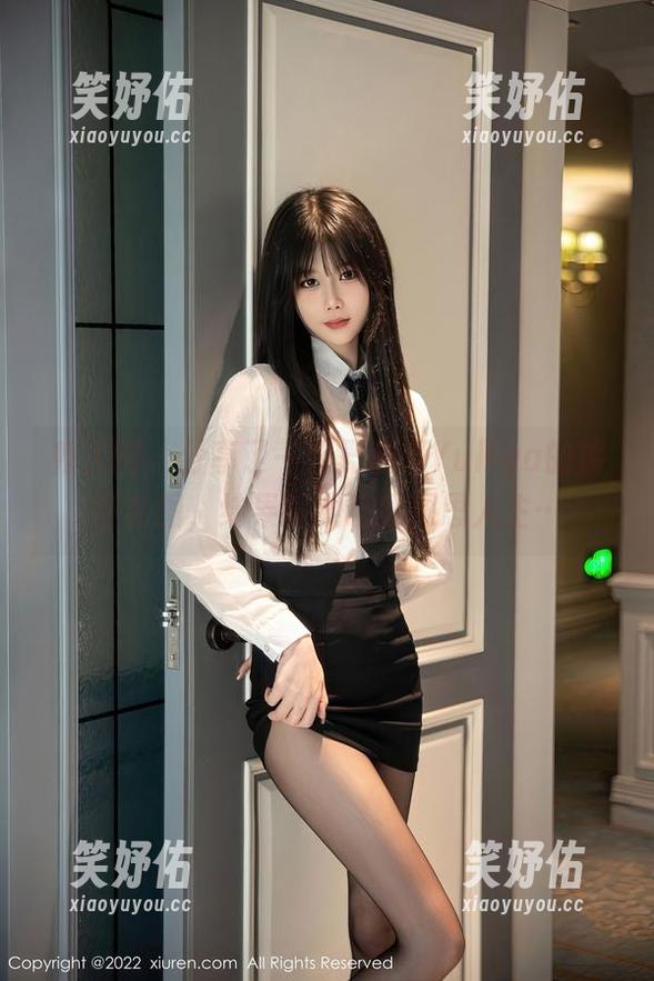 秀人网-严利娅Yuliya 秀人网 - 分享了一组严利娅Yuliya的镂空套图,结果竟然让我深思人生…