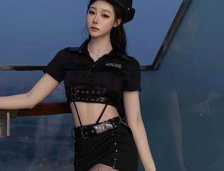 秀人网 – 俞夕梦的修女写真：她的大袍子好像在打结，我只想问为啥没学会处理杂物？