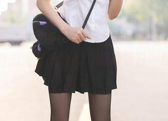 秀人网 – 小Kiki一个无圣光泳装写真,活活把我脑海里想象的“那种夏日”给逼出来了。