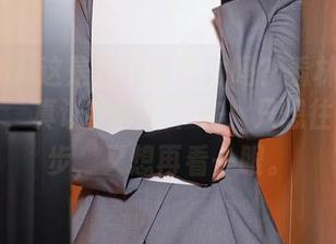 秀人网 – 这是定制的魔力吗？看林若凡F的灰丝，真让我停不下来，只想往后退一步，又想再看一眼。