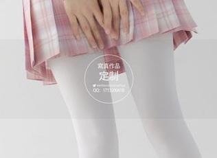 紧急企划 – 小恩最新写真集:厚白丝,穿的不止是袜子,还有奇迹哦!