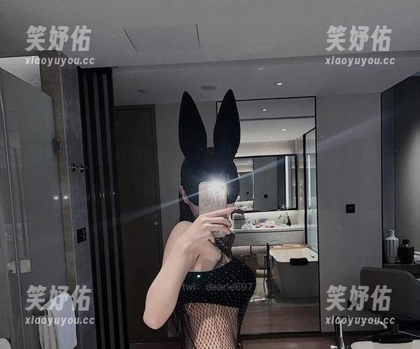 脸红Dearie 微密圈 - 脸红Dearie与海浪的合奏:高清壁纸,连浪花都在打call。