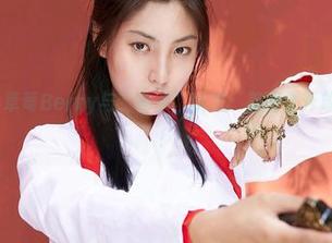 蜜桃社 – 小草莓Berry与“秘书”玩法:美图全开放,0元体验!
