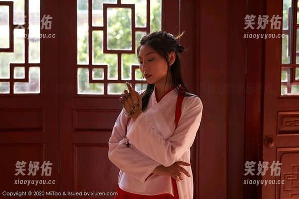蜜桃社-铃木 蜜桃社 - 铃木学姐的原图,没法形容的美,只能默默拿起相机,做个旁观者。
