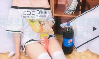 蠢沫沫送来的格子裙花絮，美图美到不敢相信，照片则是逗趣多多！