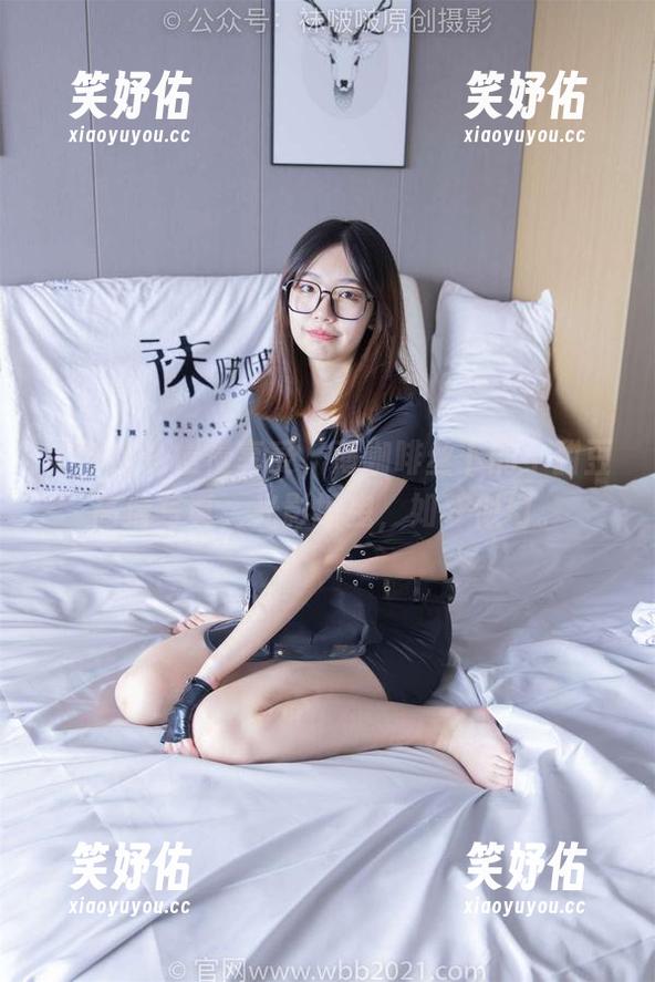 袜啵啵-小甜豆 袜啵啵 - 慢慢享受,薄咖啡丝下的小甜豆高清写真,光影摇曳,如梦似幻。