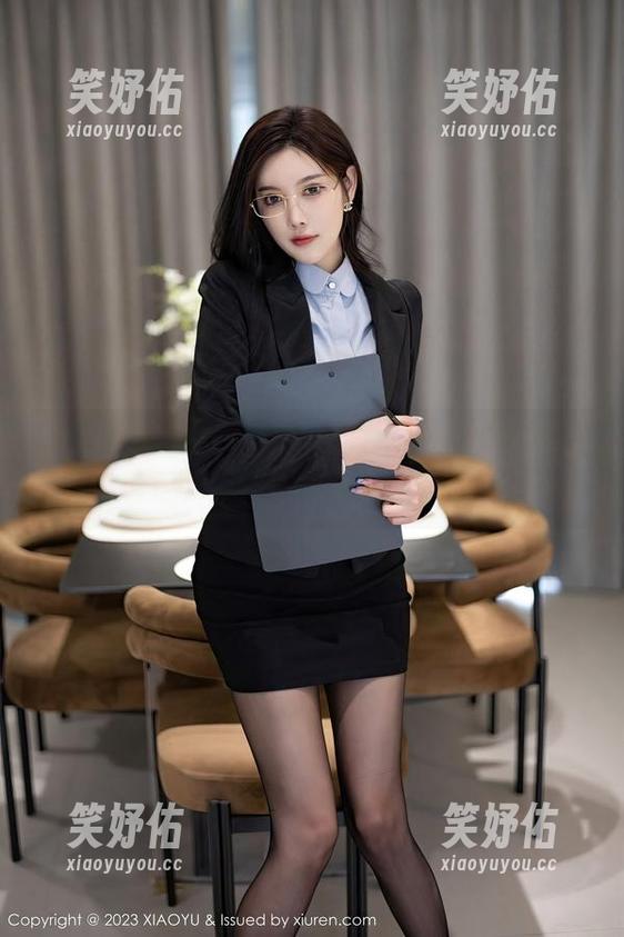语画界-黄乐然 语画界 - 有没有觉得黄乐然的校服更像是高级定制,资源配得也太撩了吧?