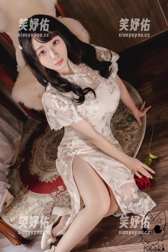 陌陌咕咕咕 试试想象一下,陌陌咕咕咕拍的原图里礼服是个啥