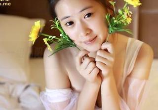 青豆客 – 一组易阳的长腿照片，让我默默承认自己矮了