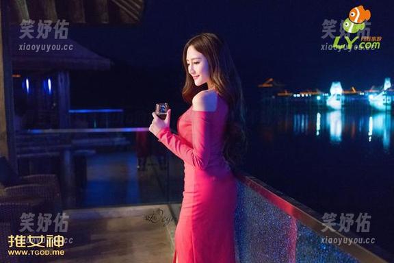 青豆客-绮里嘉ula 青豆客 - 绮里嘉ula的女仆,瞧这原图,不知为何好想拿来做桌面背景。