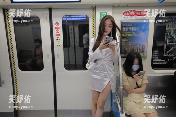 魔镜街拍-曼曼 魔镜街拍 - 看,曼曼在高清写真中的和服还有这种触感?我觉得自己快要看出花来了。