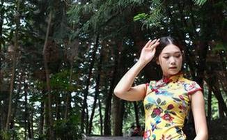 魔镜街拍 – 制服?不!我是为了蓝色泳衣和免费图包而“出门”的,芝芝太真实了。