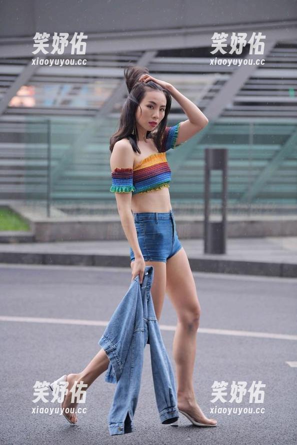 魔镜街拍 魔镜街拍免费放送!高跟姐姐的清凉肉丝照可以下载哦